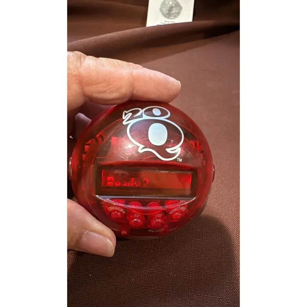 Radica 20Q 20 Question Electronic Handheld Game Red 2005 Works